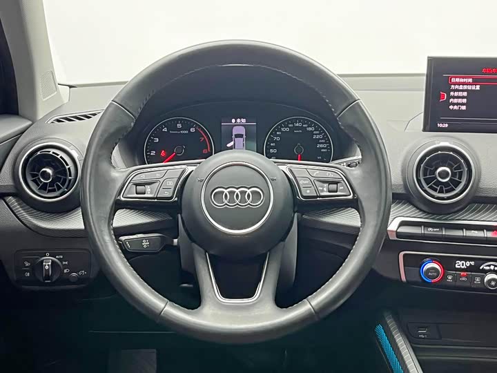 Фото 16 - Audi Q2L