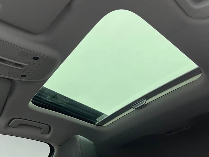 Фото 18 - Audi Q2L