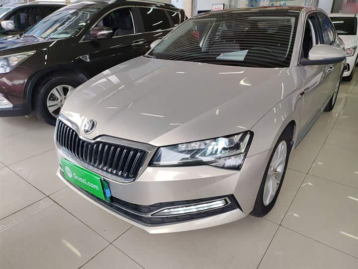 Фото 1 - Skoda Superb
