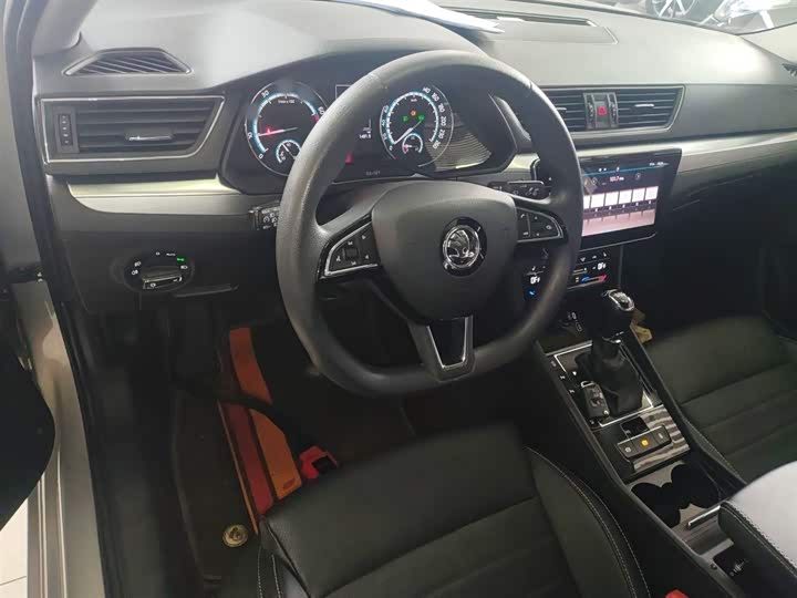 Фото 11 - Skoda Superb