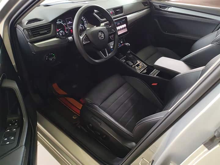 Фото 15 - Skoda Superb