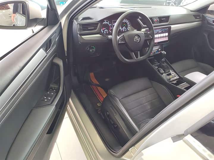 Фото 16 - Skoda Superb