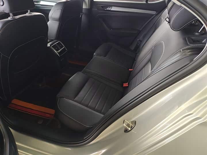 Фото 17 - Skoda Superb