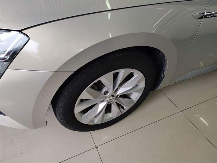 Фото 23 - Skoda Superb