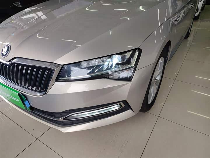 Фото 24 - Skoda Superb