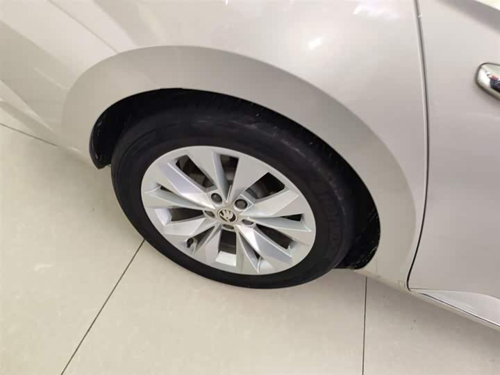 Фото 26 - Skoda Superb