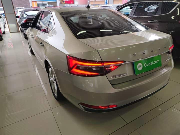 Фото 5 - Skoda Superb