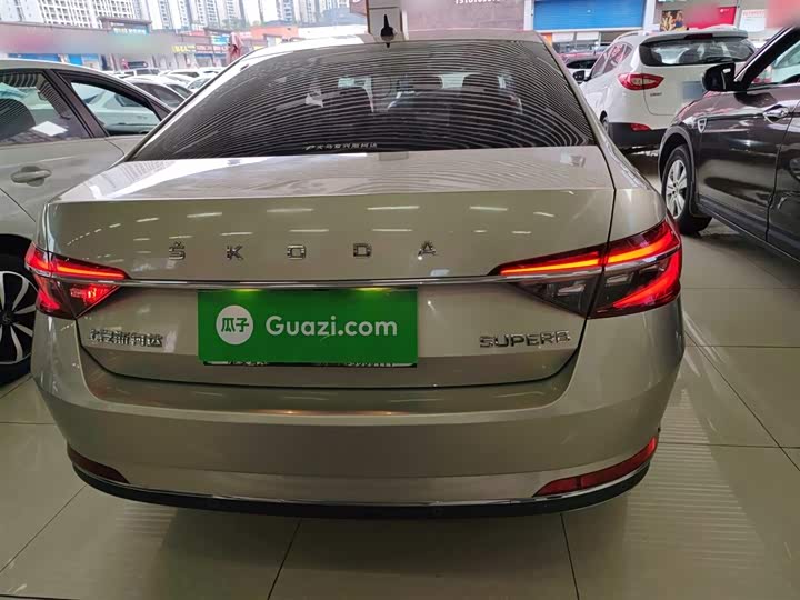 Фото 6 - Skoda Superb