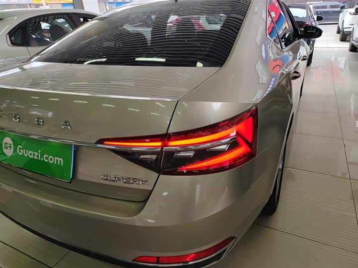 Фото 8 - Skoda Superb