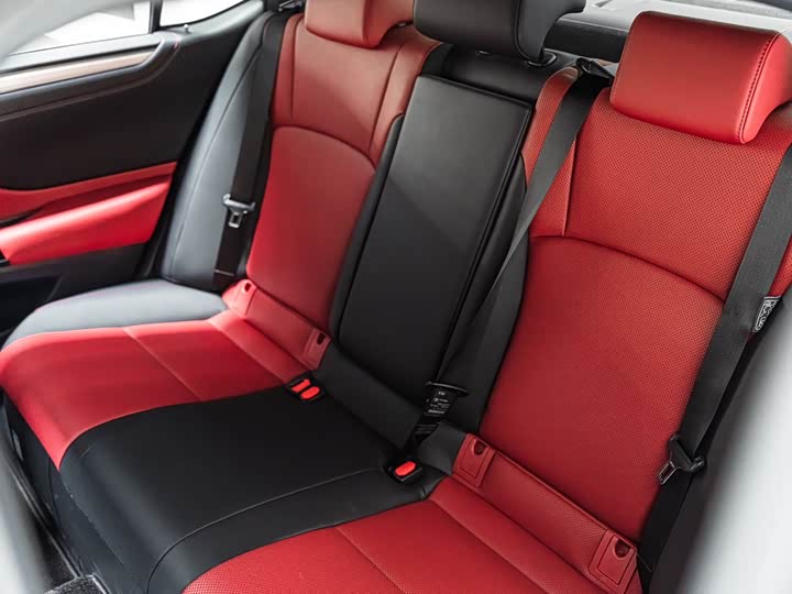 Фото 10 - Lexus ES