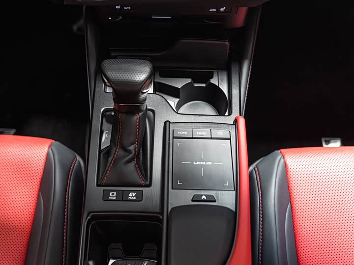 Фото 12 - Lexus ES