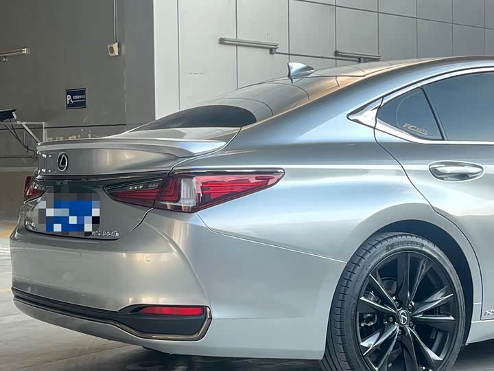 Фото 3 - Lexus ES