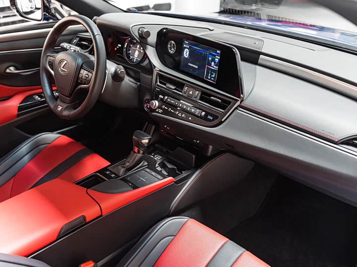 Фото 7 - Lexus ES