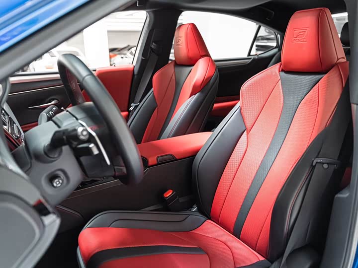 Фото 8 - Lexus ES