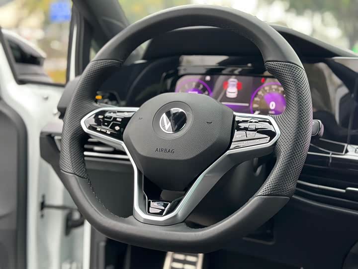 Фото 10 - Volkswagen Golf