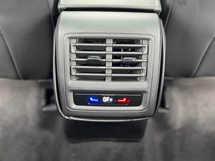 Фото 13 - Volkswagen Golf