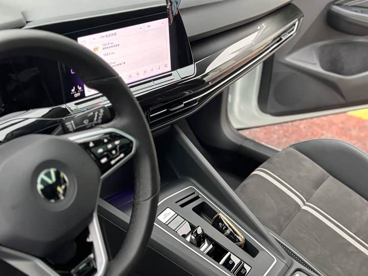 Фото 17 - Volkswagen Golf