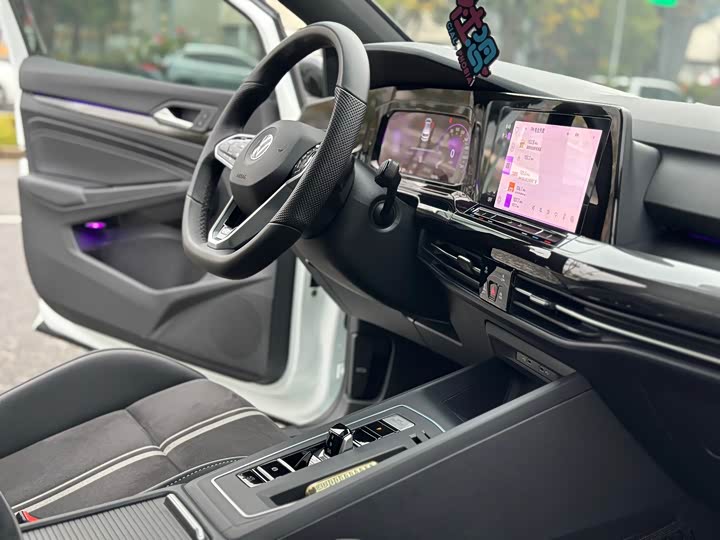 Фото 18 - Volkswagen Golf