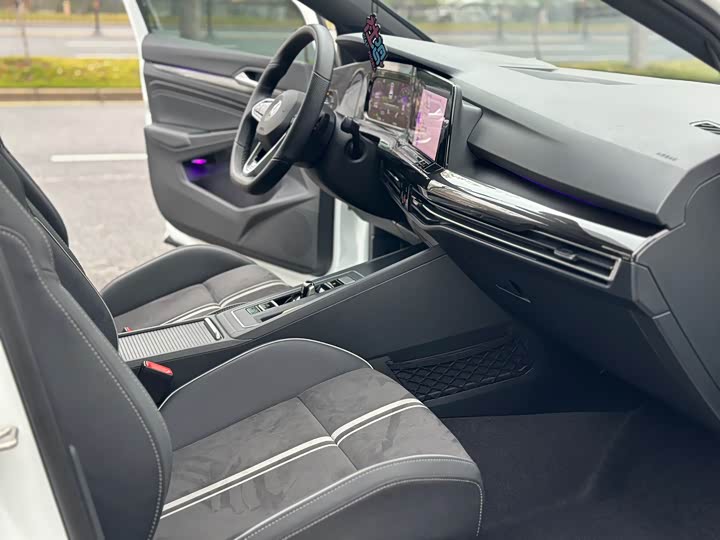 Фото 7 - Volkswagen Golf