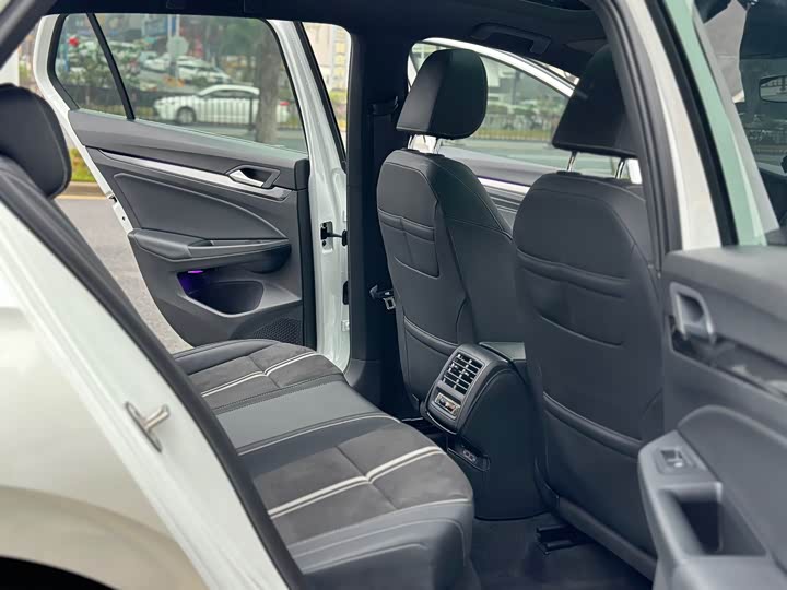 Фото 8 - Volkswagen Golf