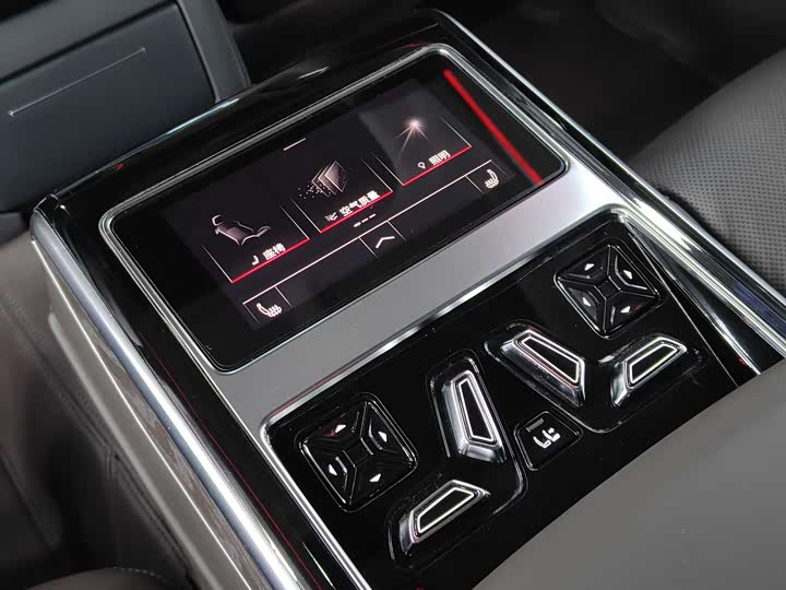 Фото 11 - Audi A8