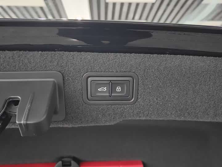 Фото 16 - Audi A8