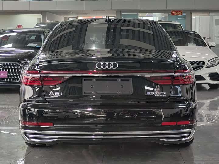 Фото 17 - Audi A8