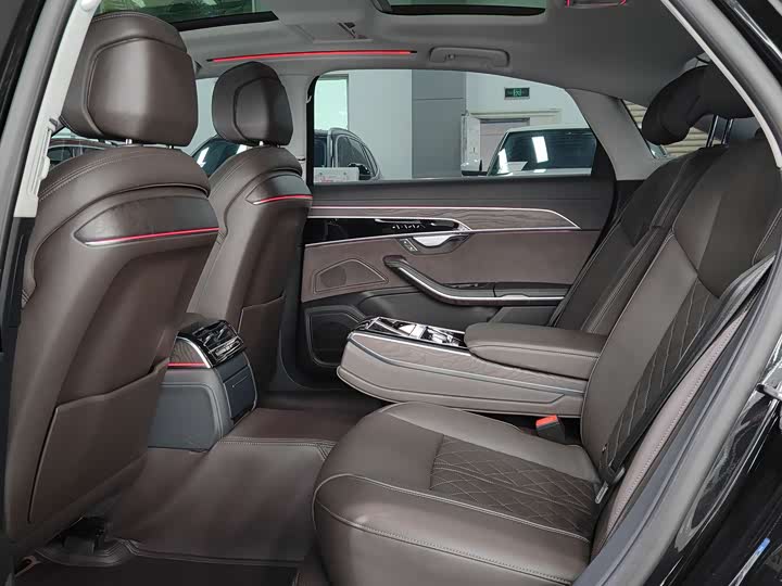 Фото 5 - Audi A8