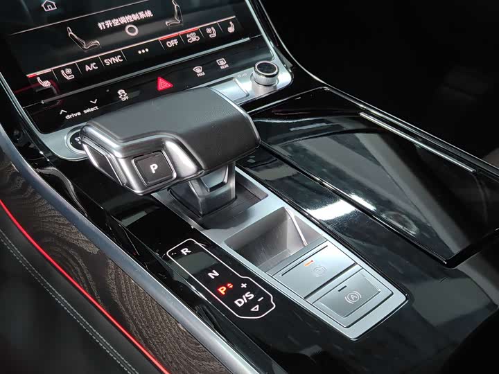 Фото 8 - Audi A8