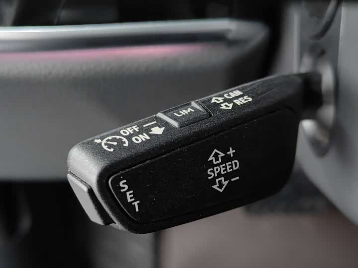 Фото 9 - Audi A8