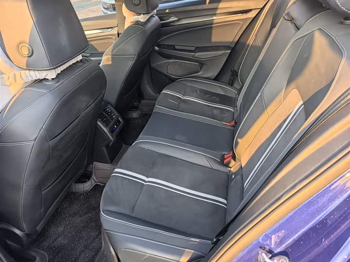 Фото 10 - Volkswagen Golf