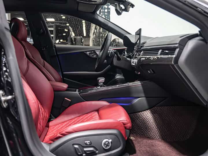 Фото 15 - Audi S5