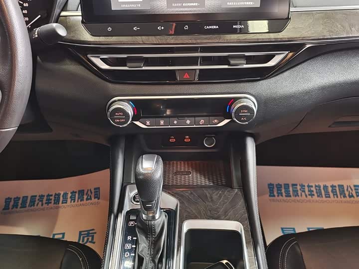 Фото 10 - Nissan Teana