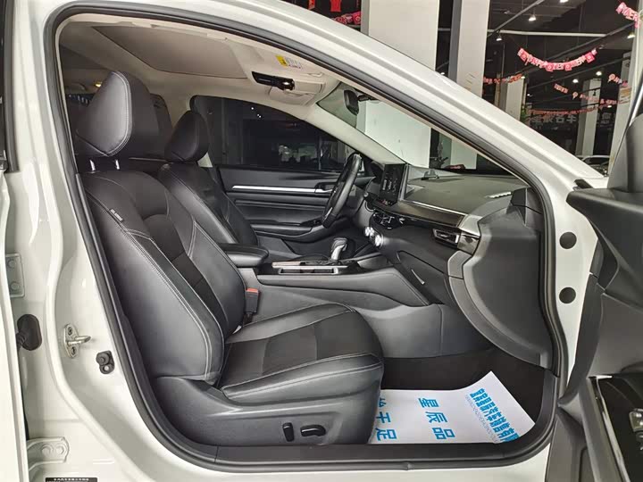 Фото 12 - Nissan Teana