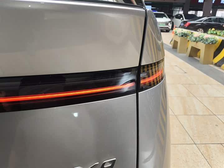 Фото 8 - XPeng X9