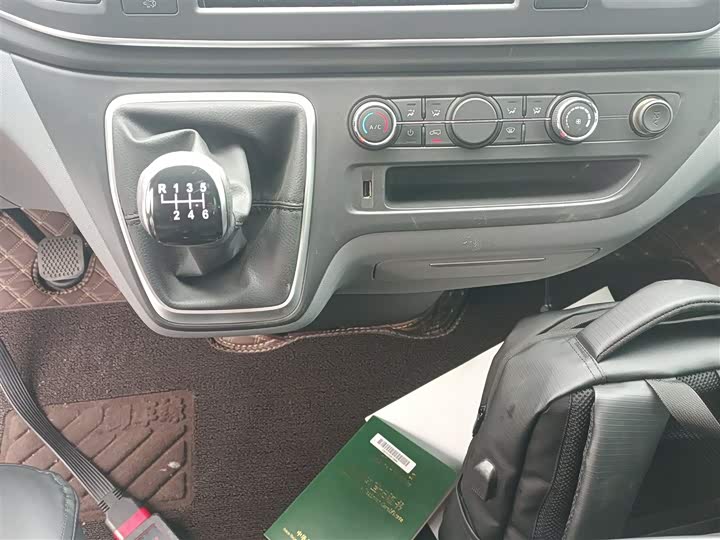 Фото 14 - Maxus V80