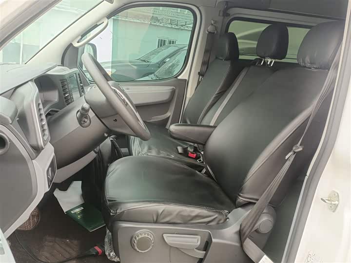 Фото 15 - Maxus V80