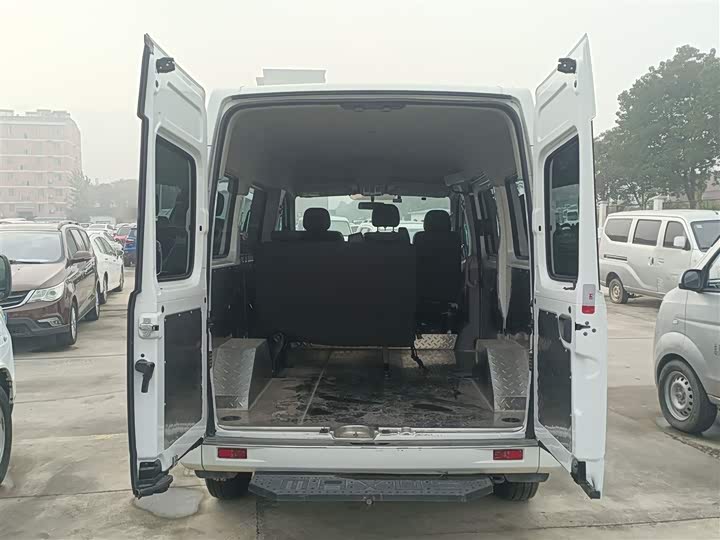 Фото 19 - Maxus V80