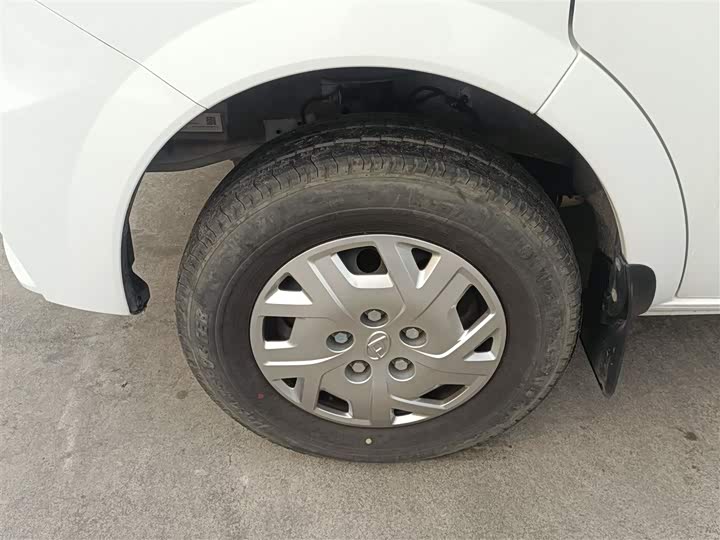 Фото 23 - Maxus V80