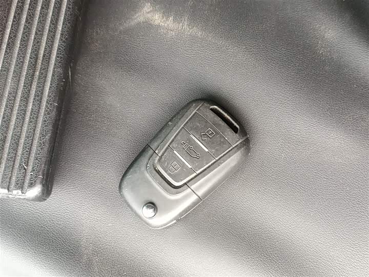 Фото 9 - Maxus V80