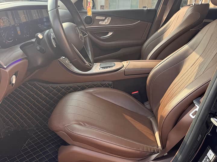 Photo 10 - Mercedes-Benz E-Class