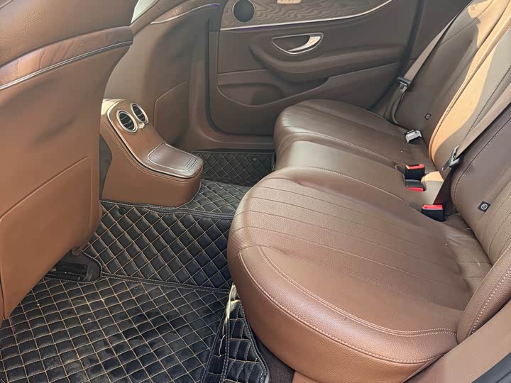 Photo 11 - Mercedes-Benz E-Class