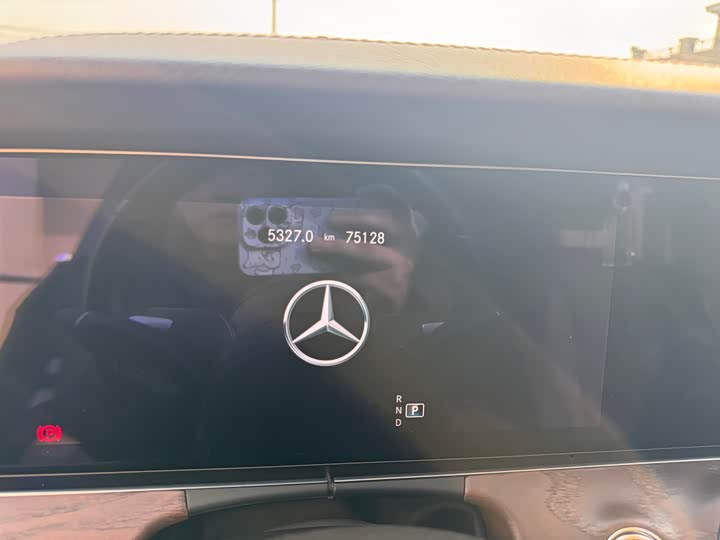 Photo 15 - Mercedes-Benz E-Class