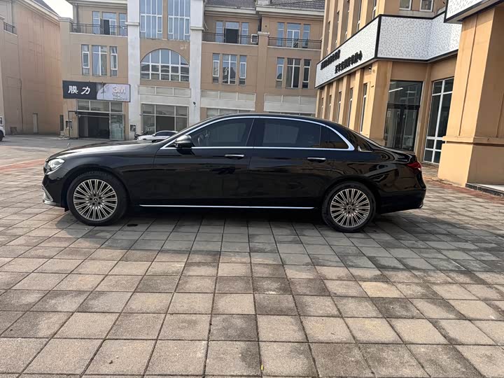 Photo 2 - Mercedes-Benz E-Class