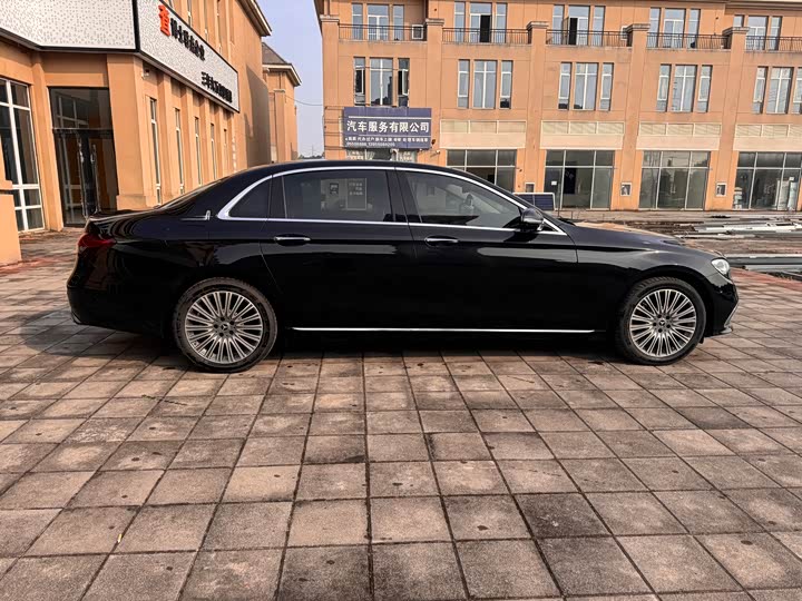 Photo 3 - Mercedes-Benz E-Class