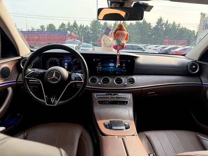 Photo 4 - Mercedes-Benz E-Class