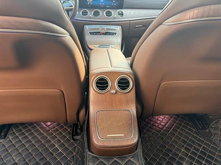 Photo 5 - Mercedes-Benz E-Class