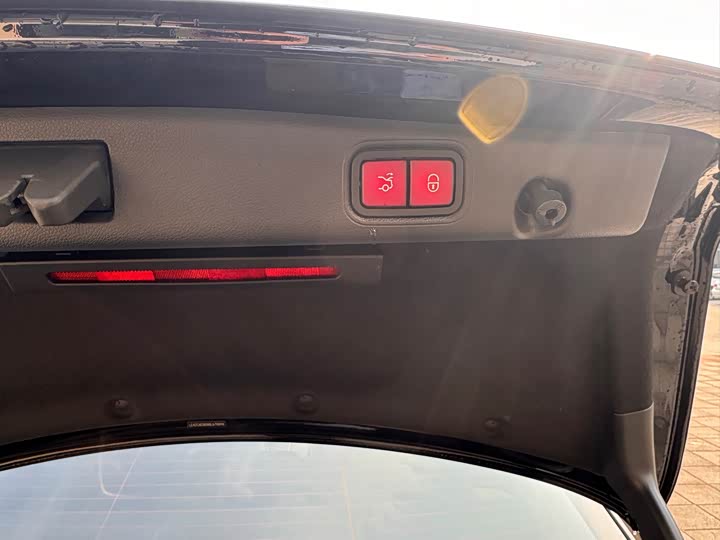 Photo 9 - Mercedes-Benz E-Class