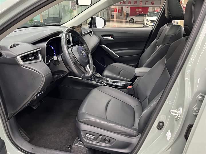 Фото 11 - Toyota Corolla Cross