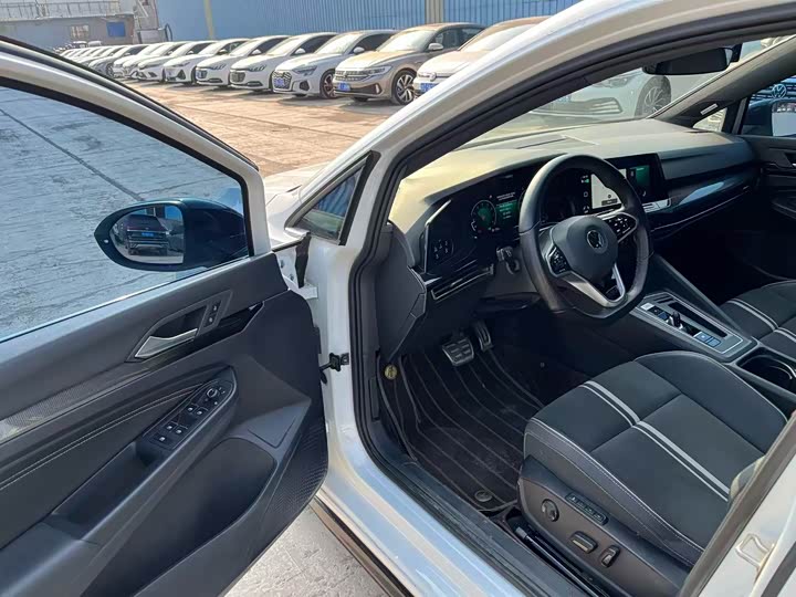 Фото 2 - Volkswagen Golf